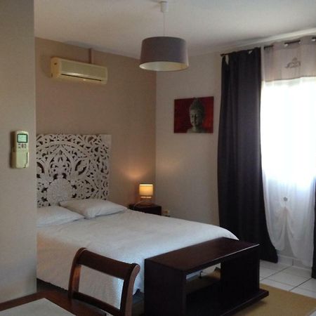 2 Chambres Avec Piscine Dans Maison Creole Сен-Пьер Экстерьер фото