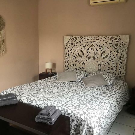 2 Chambres Avec Piscine Dans Maison Creole Сен-Пьер Экстерьер фото