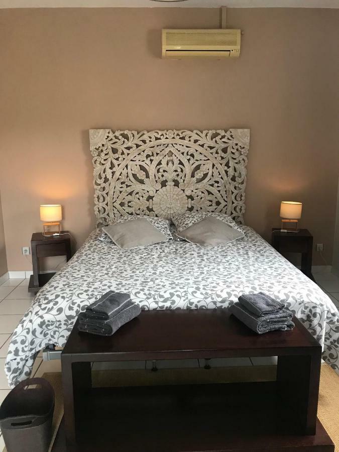 2 Chambres Avec Piscine Dans Maison Creole Сен-Пьер Экстерьер фото