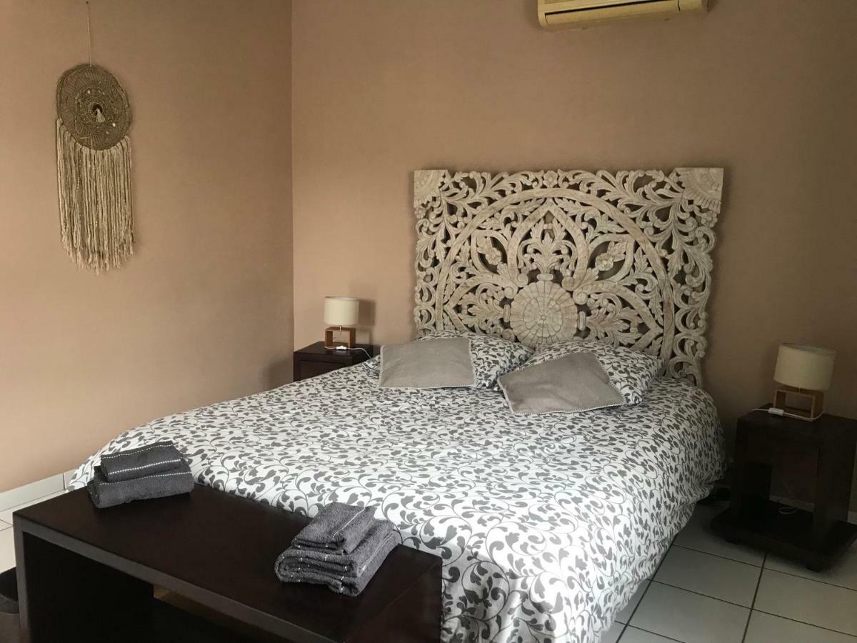 2 Chambres Avec Piscine Dans Maison Creole Сен-Пьер Экстерьер фото